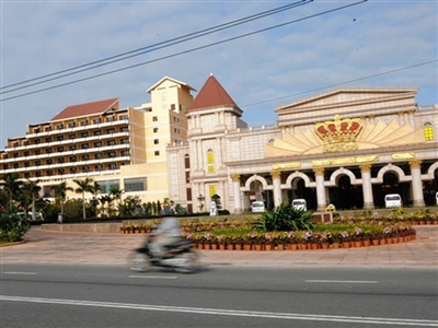 Crown Casino ở bãi biển Đà Nẵng mới chỉ cho những người có hộ chiếu nước ngoài vào chơi. 