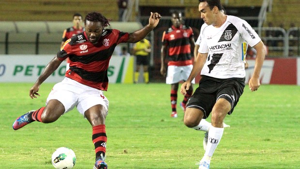 Không dễ để Flamengo có thể vượt qua Ponte Preta (phải) ở thời điểm này