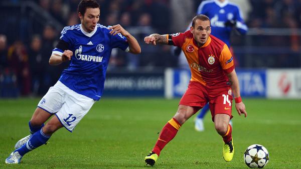 Sneijder (phải) sẽ có cơ hội chạm trán đội bóng cũ