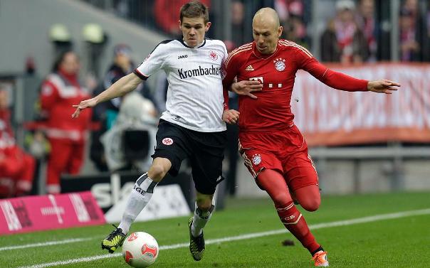 Eintracht Frankfurt (trái) khó cưỡng lại sức mạnh của Bayern