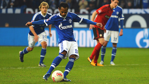 Và nỗ lực của Schalke đã được đền đáp bằng pha đá phạt đền thành công của Raffael 