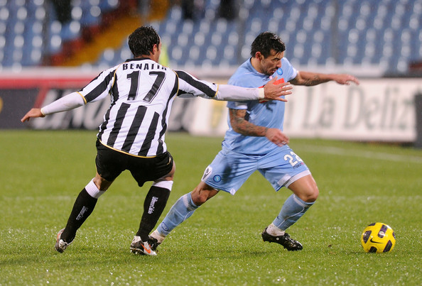 Chủ nhà Udinese (trái) quyết trả lại món nợ lượt đi