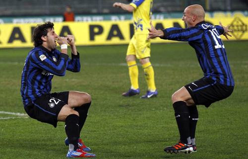 Inter Milan (áo xanh-đen) sẽ lại được nở nụ cười chiến thắng trước Chievo