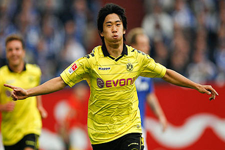 Sao Nhật Bản tỏa sáng trong màu áo Dortmund