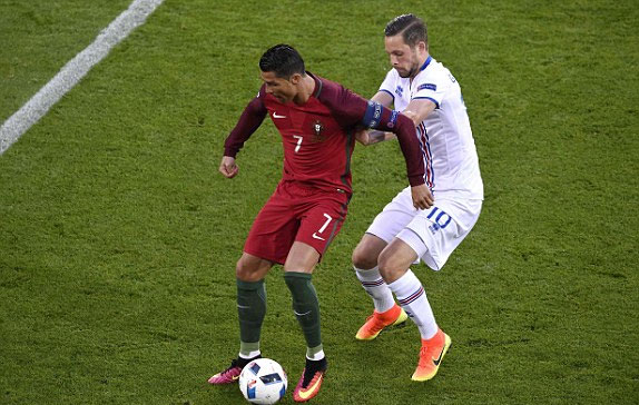 Bồ Đào Nha 1 - 1 Iceland (Euro 2014-2016, vòng bảng)
