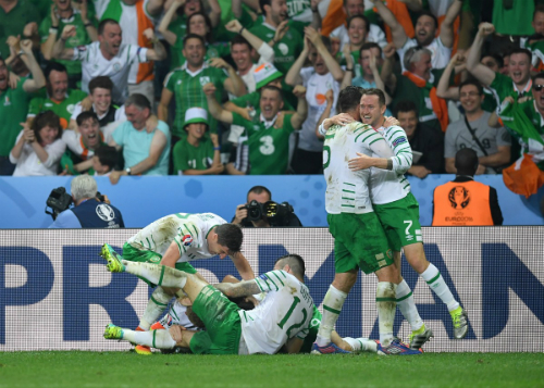 Italy 0 - 1 CH Ireland (Euro 2014-2016, vòng bảng)